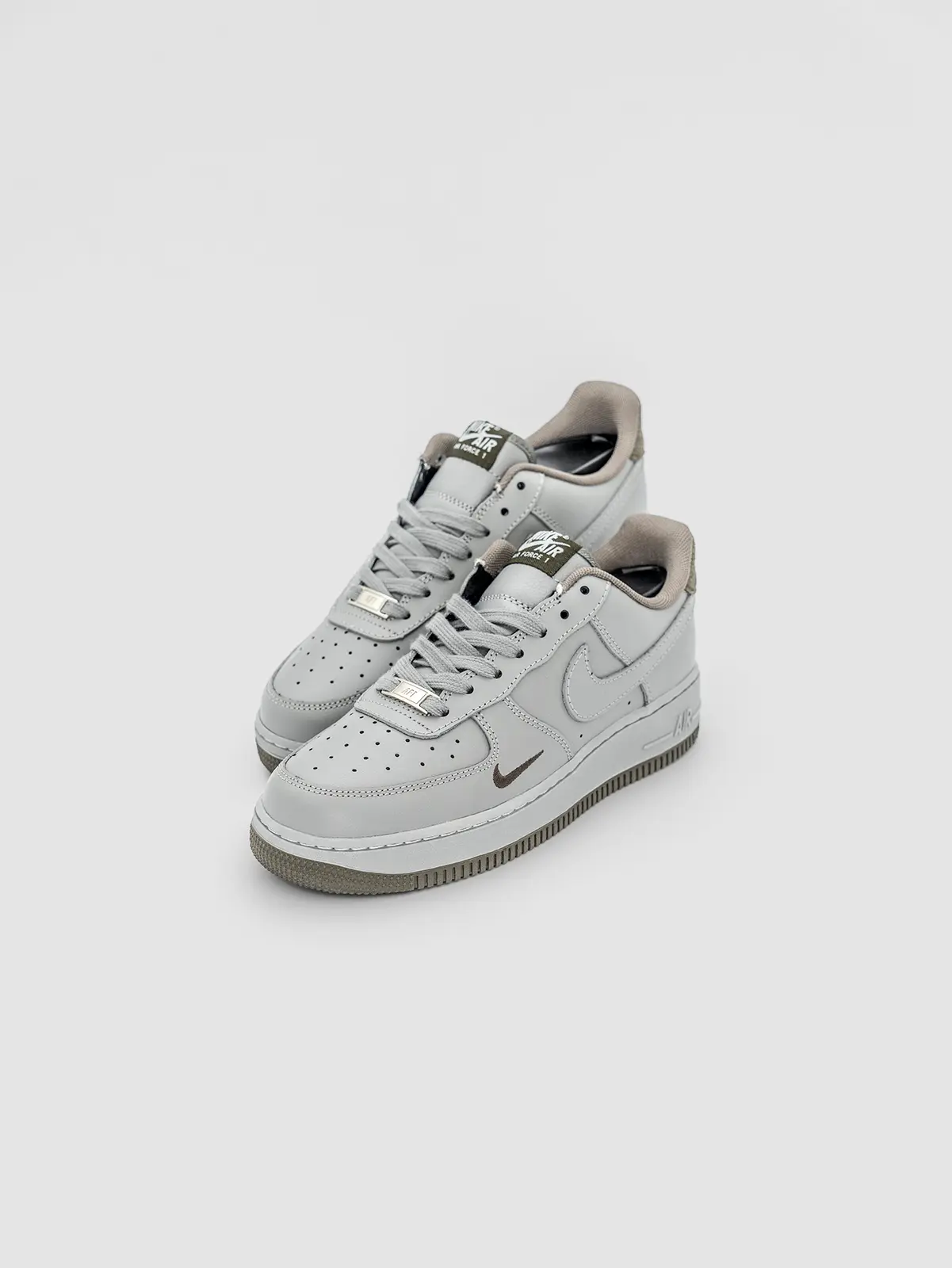 Nike Air Force 1 ’07 LV8 «Graphite&Khaki»
