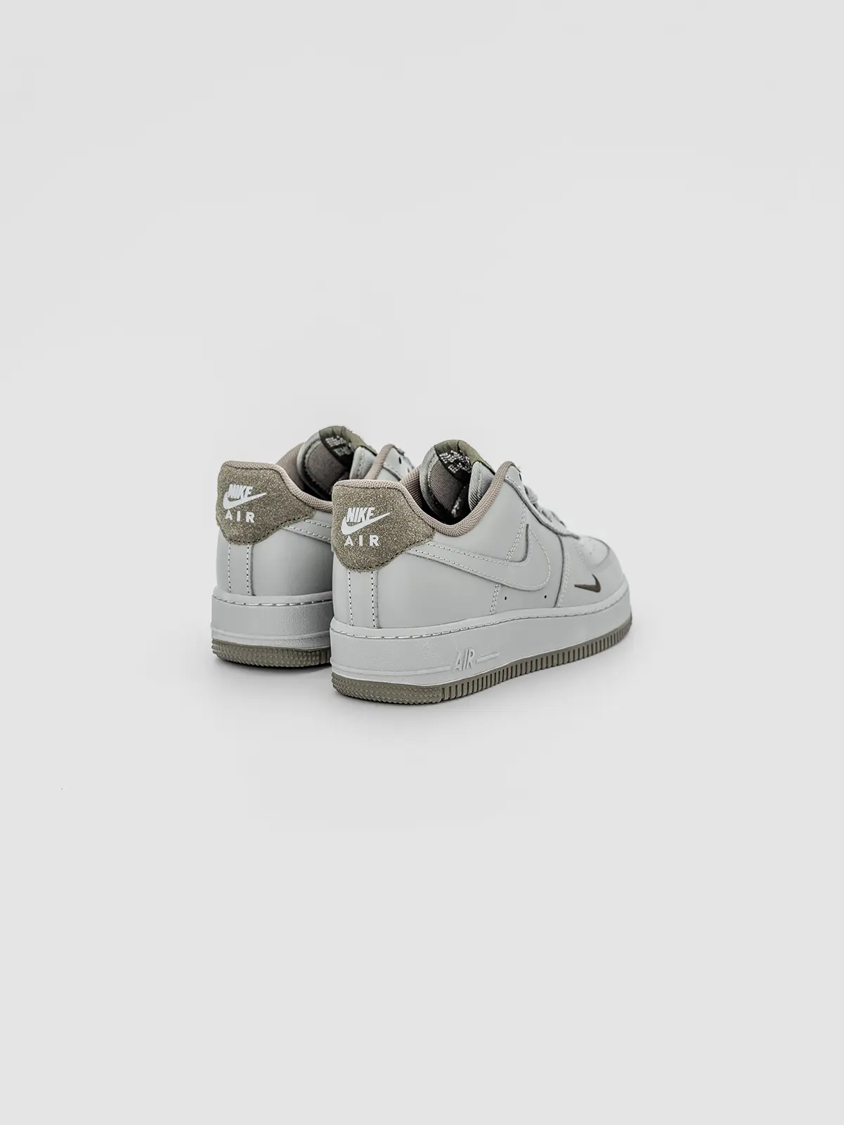 Nike Air Force 1 ’07 LV8 «Graphite&Khaki» — изображение 3