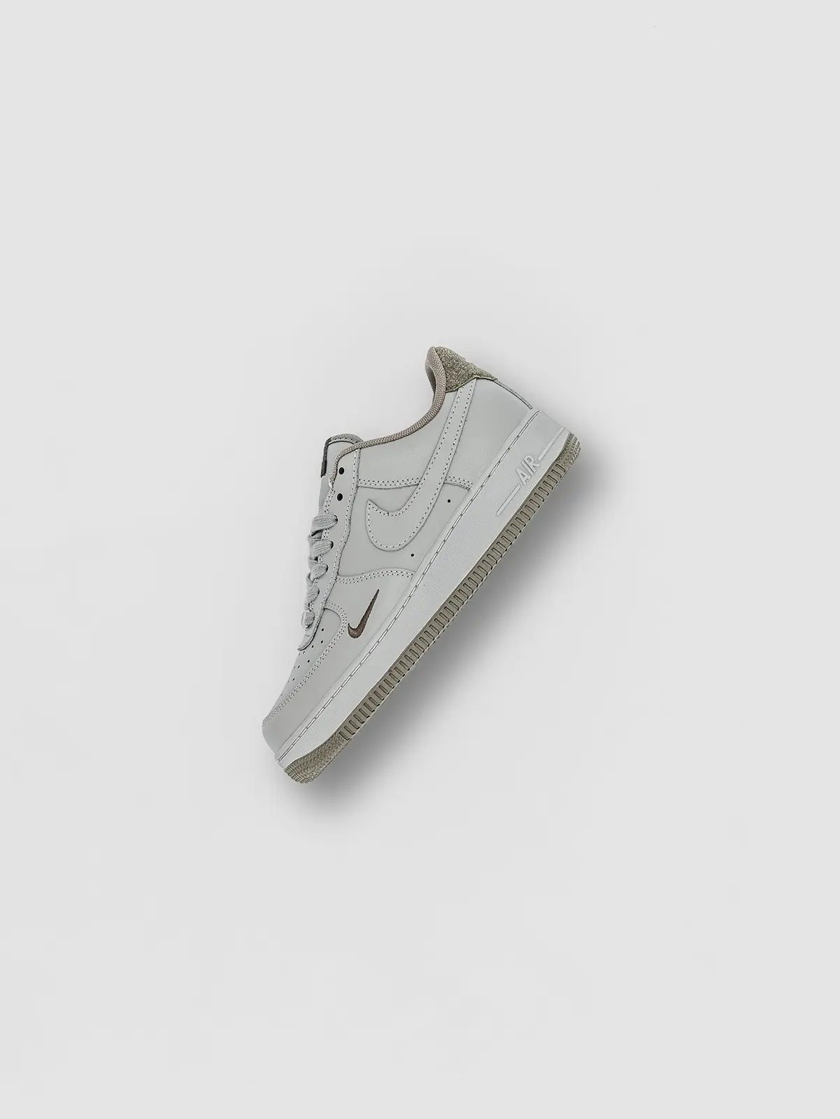 Nike Air Force 1 ’07 LV8 «Graphite&Khaki» — изображение 4
