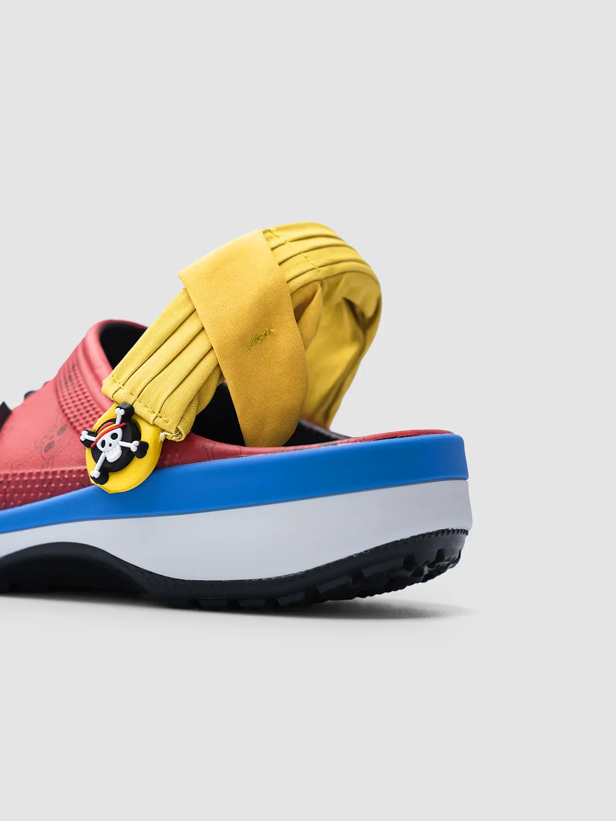 Crocs x One Piece Classic Clog "Luffy" — изображение 3