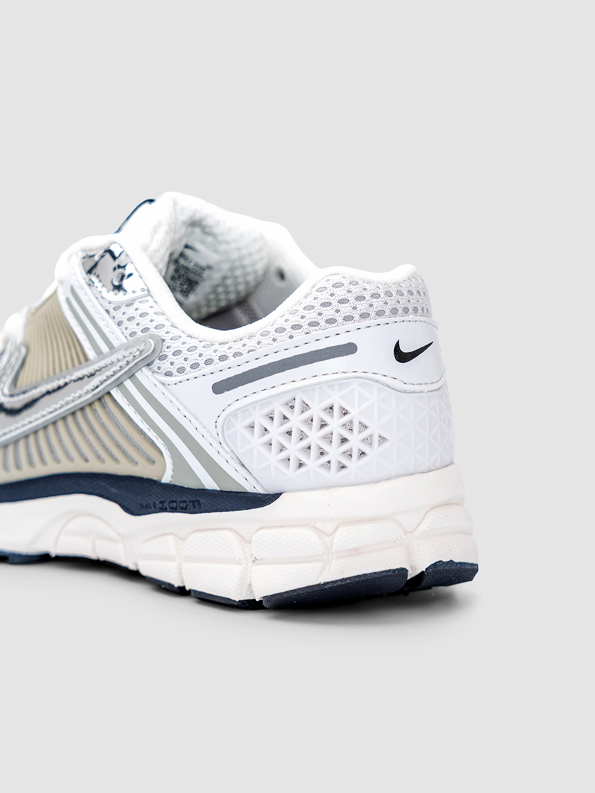 Nike Zoom Vomero 5 "Metallic" — изображение 3